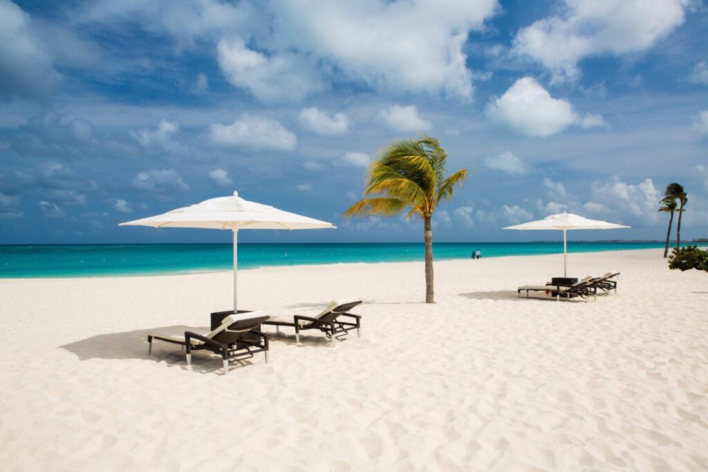 white sand beach in Aruba