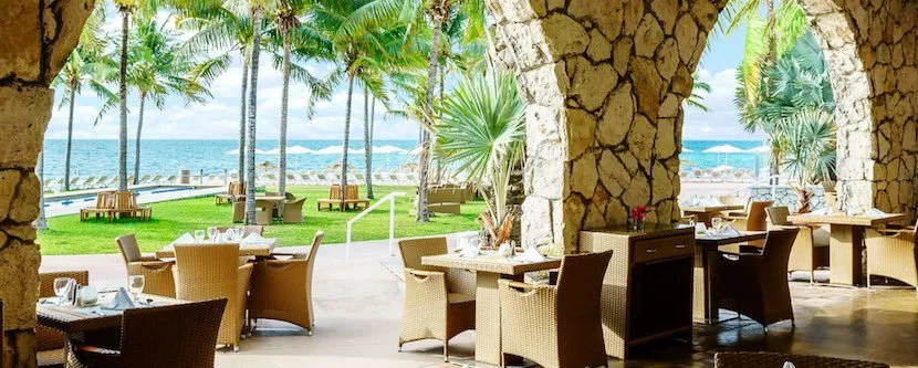 outdoor dining at Grand Lucayan Bahama Island