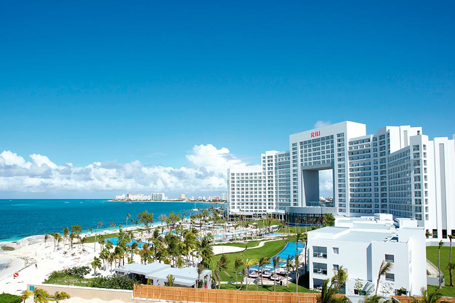 exterior of large beachfront Rui Hotel Palace Peninsula in Cancun