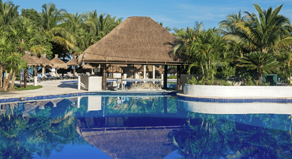 swim up bar at pool at Iberostar Cozumel