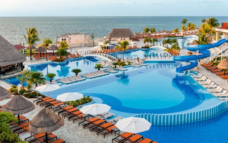 pool at moon palace Cancun