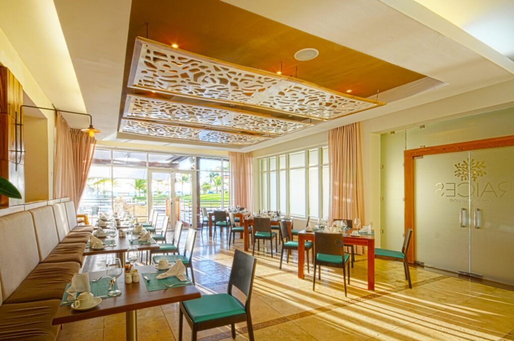 luxurious restaurant at alsol del mar