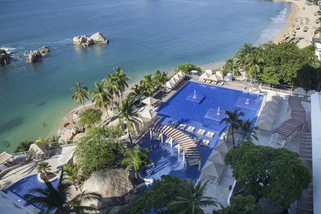 pool overlooking Bahamas beach