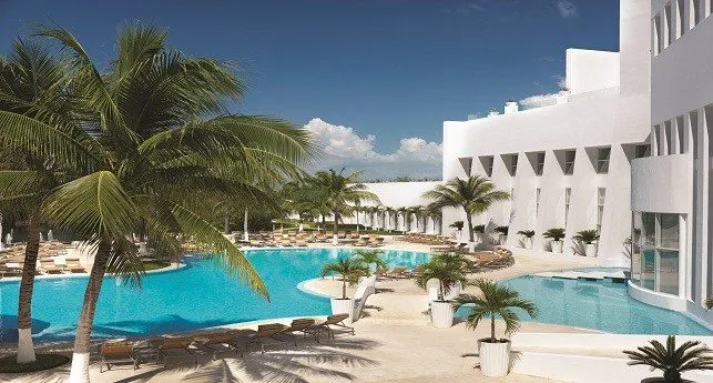 pool at le blanc spa resort