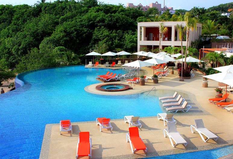 Azul Ixtapa Grand Pool