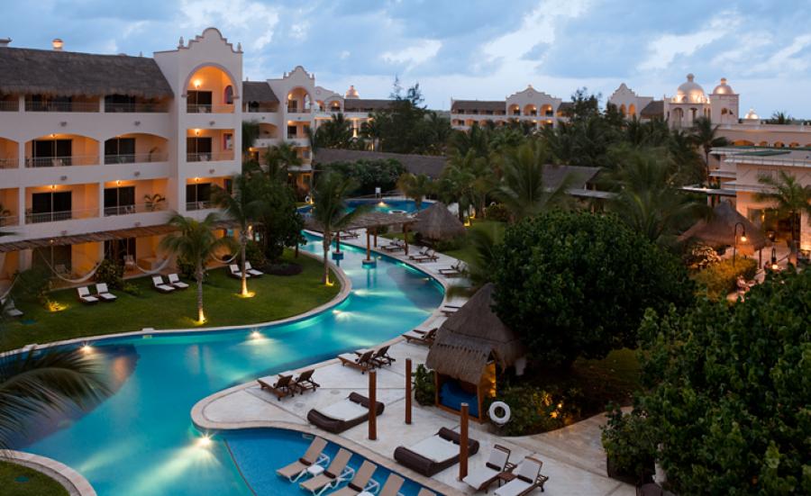 beautiful pool at excellence riviera cancun resort