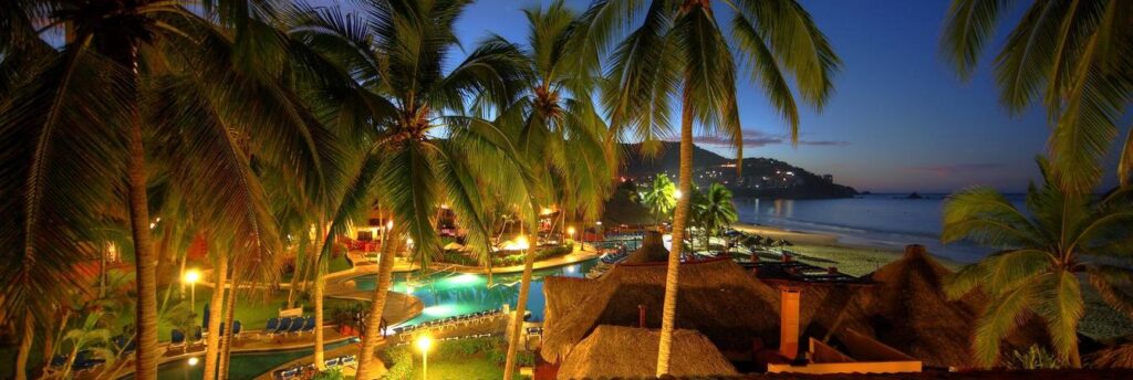 Night view of Holiday Inn Resort Ixtapa