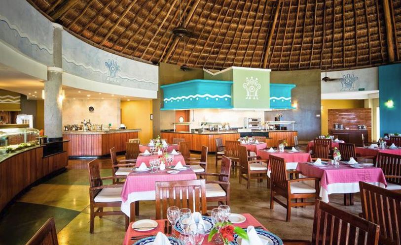 resort restaurant at Valentin Imperial Maya